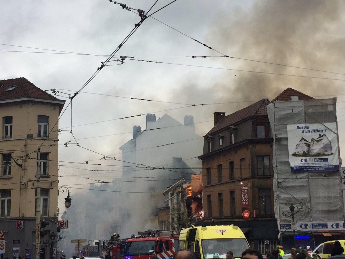 Brüsseldə güclü partlayış: Bina çökdü - Video