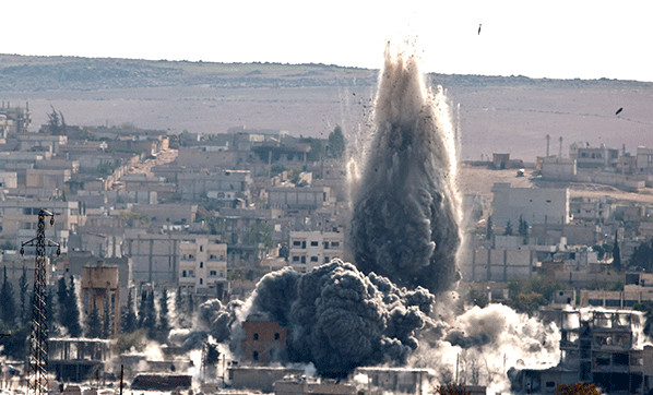Türk topçuları rusların olduğu yeri bombalayır