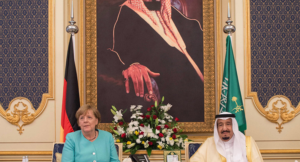 Merkel kralla görüşdə baş örtüyü geyinmədi - Foto