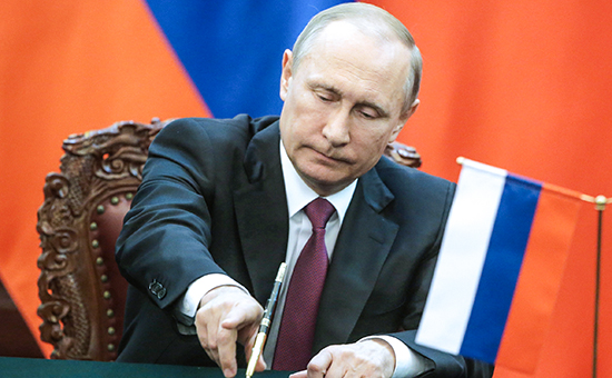 Putin məmurların maaşını azaltdı – Rəsmi