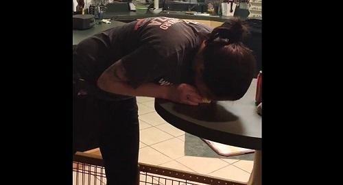 Girl gives parrot CPR, bringing it back to life - Video