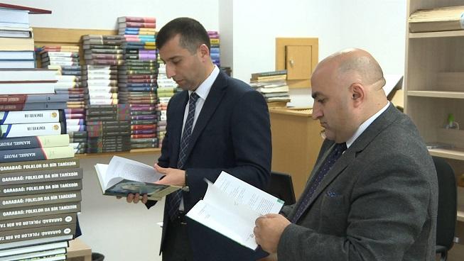 Komitə müraciət etdi, AMEA 319 kitab verdi