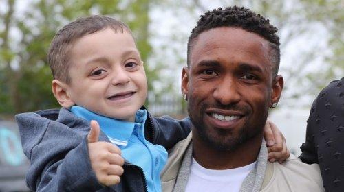 Məşhur futbolçu ölən azarkeşin adını qoluna döymə etdirdi