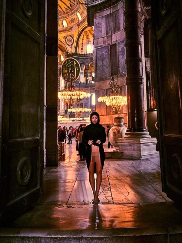 Marisa Papen sparks outrage at Turkey’s Hagia Sophia -