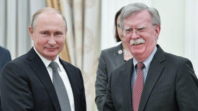 О чем Болтон говорил с Путиным