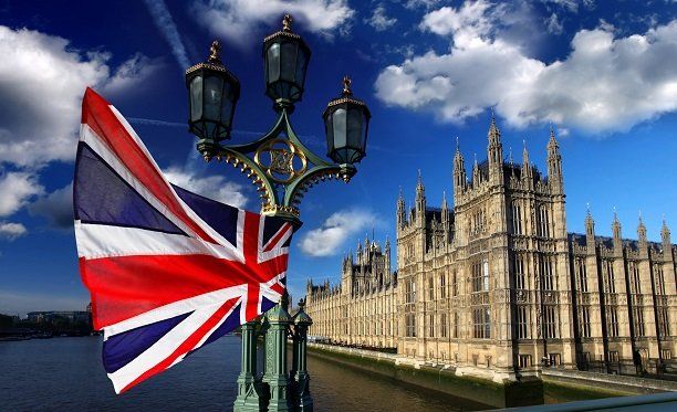 Britaniya da diplomatlarını Ukraynadan çıxarır