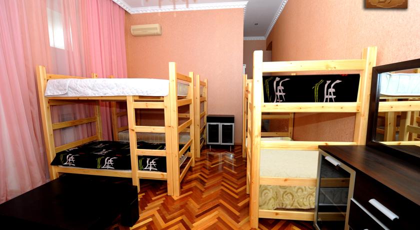 Hosteldə köməksiz durumda qalan şəxs öldü