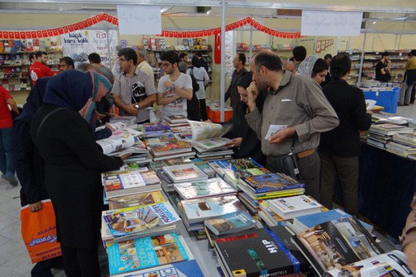 جمع‌آوری کتاب‌های ترکی از نمایشگاه کتاب تهران