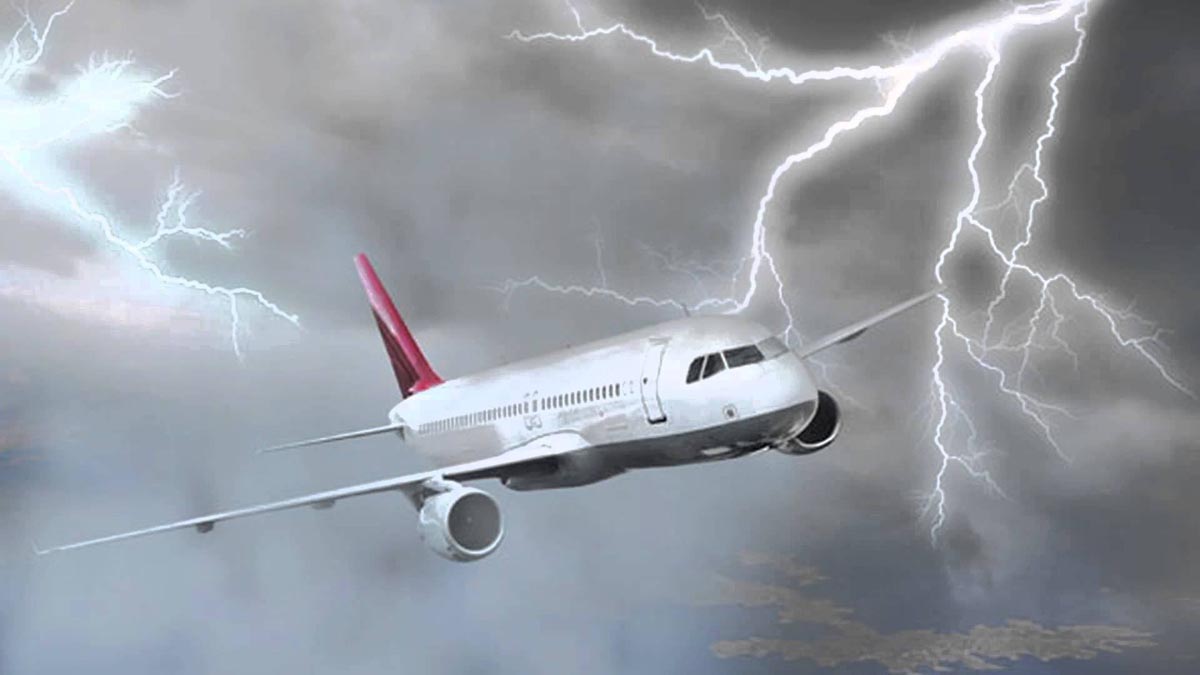 В самолет Turkish Airlines ударила молния