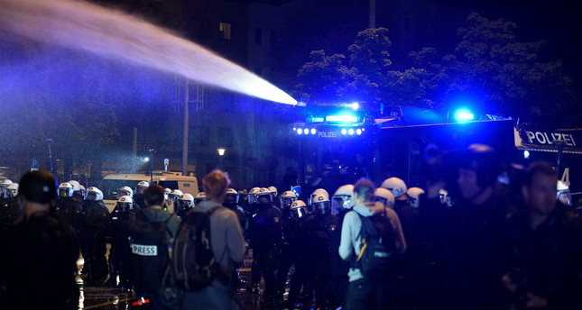 Almaniyada vağzalda bıçaqlı hücum: 12 yaralı var