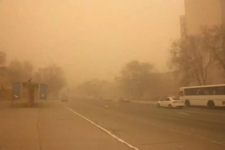 Из-за чего в Баку образовался пылевой туман?