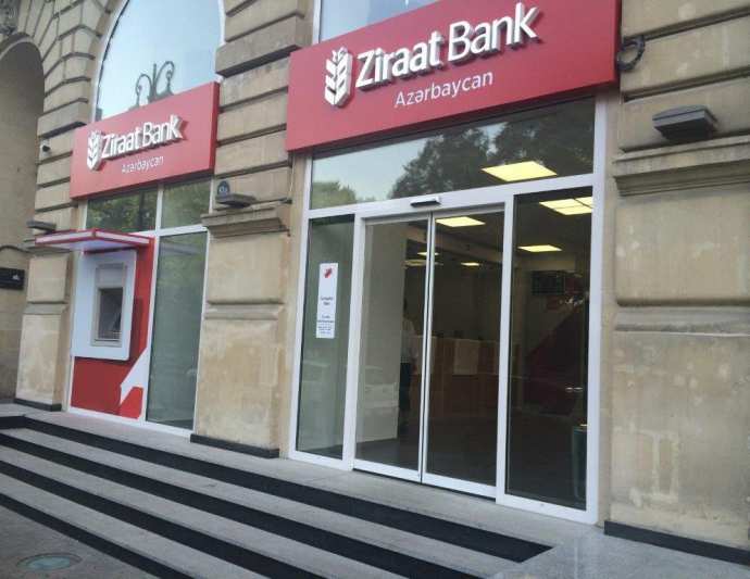 Əhali “Ziraat Bank Azərbaycan”dan pullarını geri götürür...