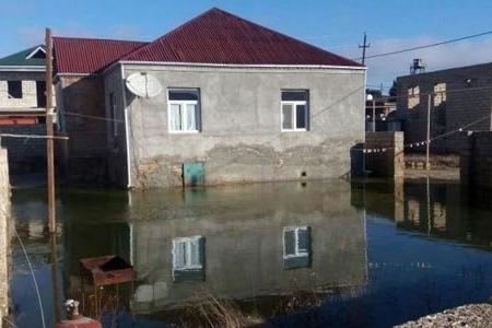 Kürdəmir və Saatlıda evləri su basdı - Video