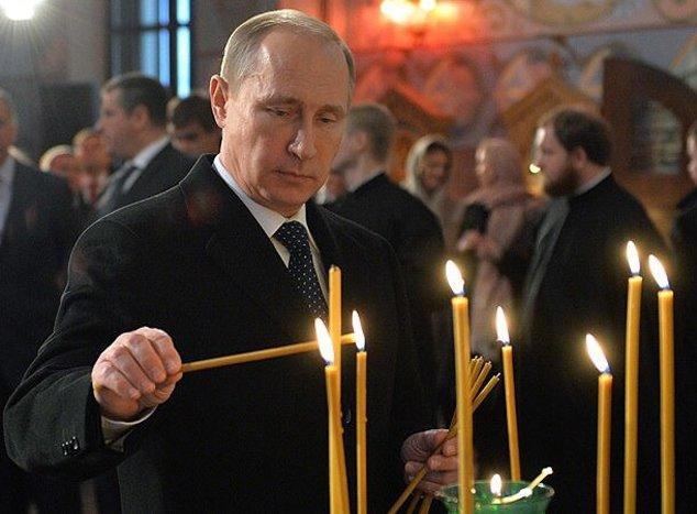 Həyatımda ilk dəfə Tanrı qarşısında diz çökdüm - Putin