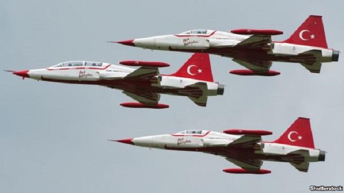 Турецкие истребители в небе над Баку