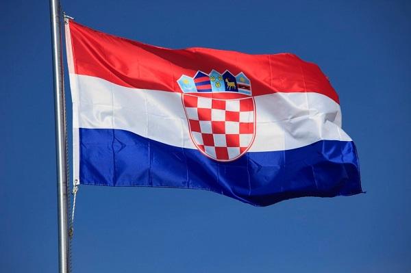 Croatia suspends processing of Syrian asylum applications