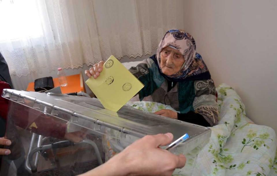 Türkiyə seçkilərində bir ilk – Foto