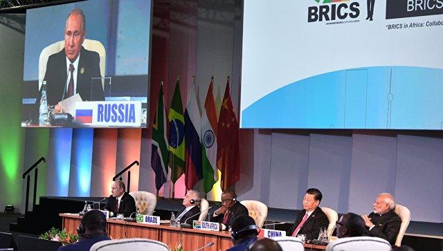 BRICS leaders watch the concert program -