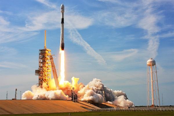 США запустили ракету Falcon 9 с интернет-спутниками
