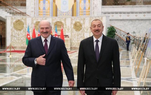 Алиев поздравил Лукашенко