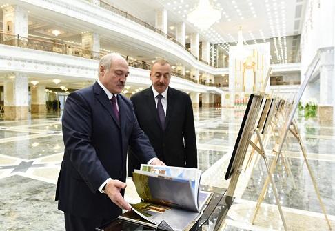 Президенты на выставке «Гейдар Алиев и Карабах» в Шуше
