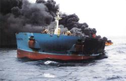 Husilər Britaniyanın neft tankerini vurdu