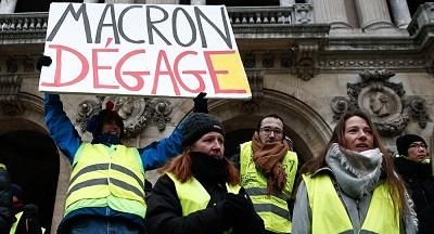 French Tv under fire for photoshopped anti-macron placard