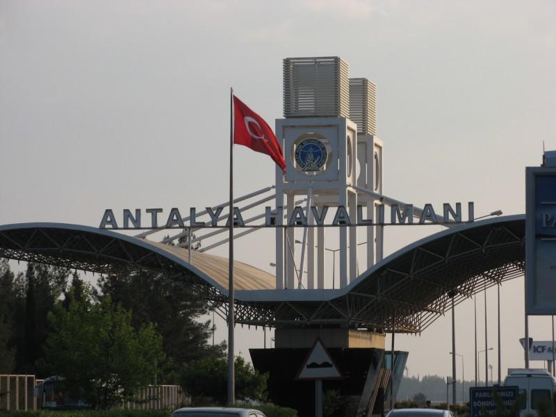 Antalya hava limanında gecikmə: 10 gün davam edəcək