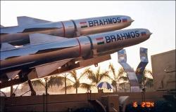 Hindistan "Brahmos" raketini sınaqdan keçirdi