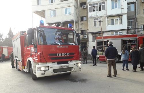 В Баку пожар в здании: эвакуированы 6 человек - Видео