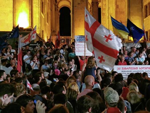 A new protest in Tbilisi: Heroes Square was closed