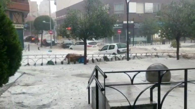 Yaponiyada güclü leysan həyatı iflic etdi - Video
