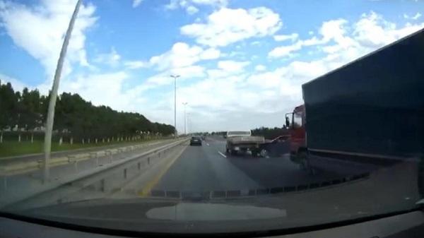 Sumqayıt yolunda avtoşluq etdi, qəzaya düşdü - Video