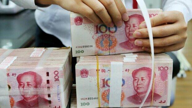 Yuan dolları bazardan sıxışdırır