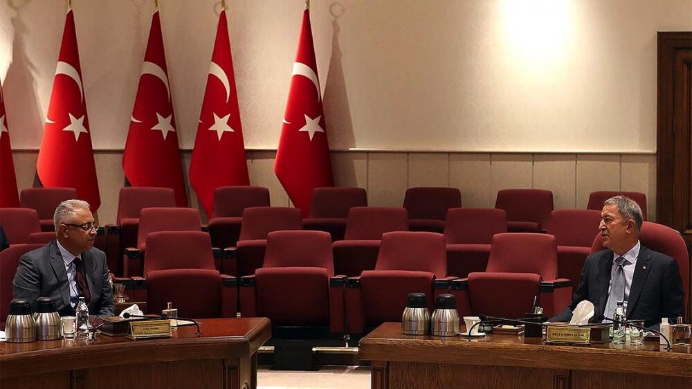 HHQ komandanı Türkiyədə: Hulusi Akarla görüşdü