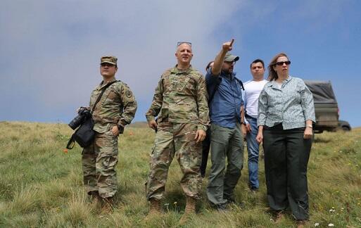 US ambassador to Armenia visits border with Azerbaijan