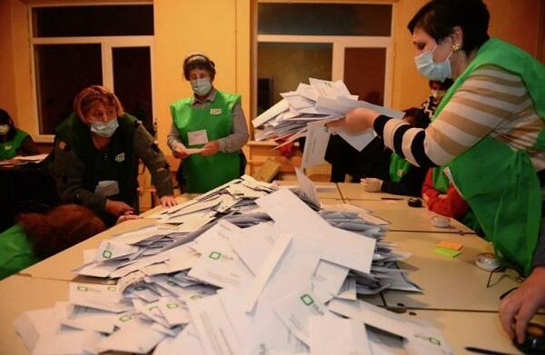 Scuffle breaks out at polling station in Georgia -