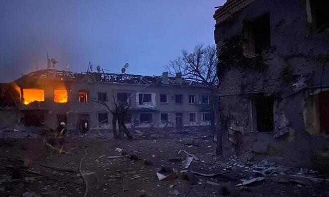 Ruslar bu şəhəri vurdu: məktəb, binalar yanır