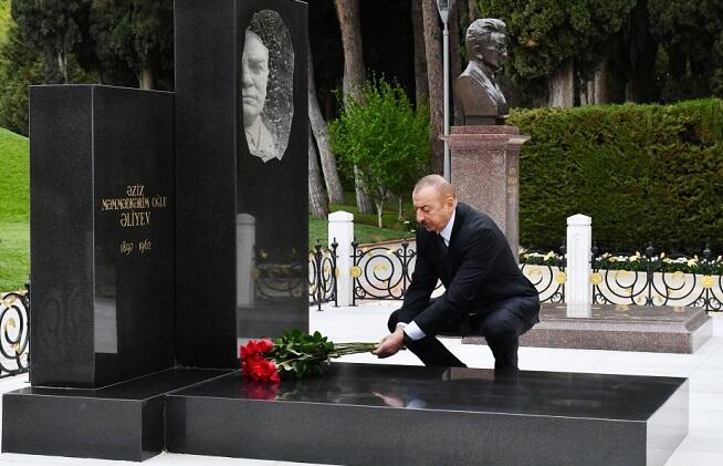 Prezident və xanımı Fəxri xiyabanda...