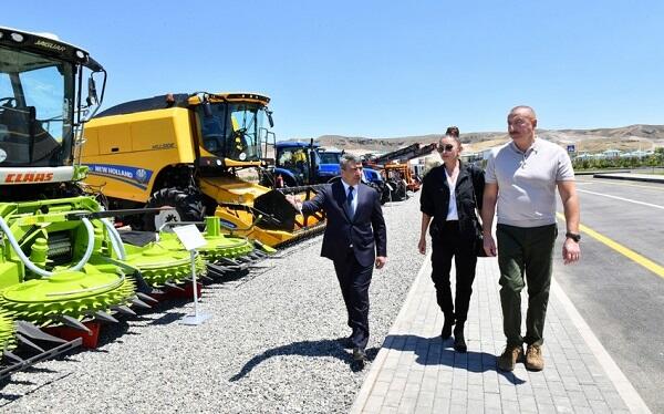 President inspected "smart agricultural" equipment