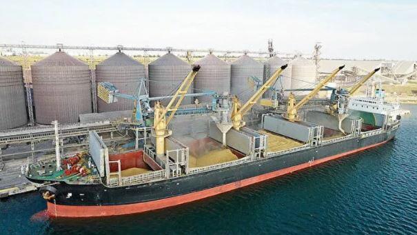Из портов Украины вышло 13 судов c агропродукцией
