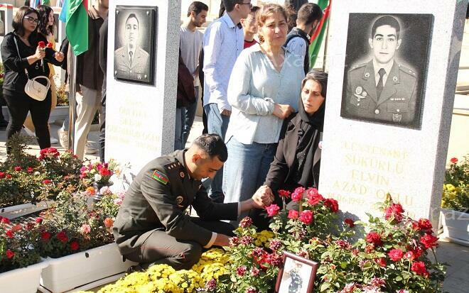 Azerbaijani people commemorate martyrs -