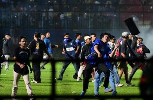 Riot at soccer match in Indonesia: 127 dead