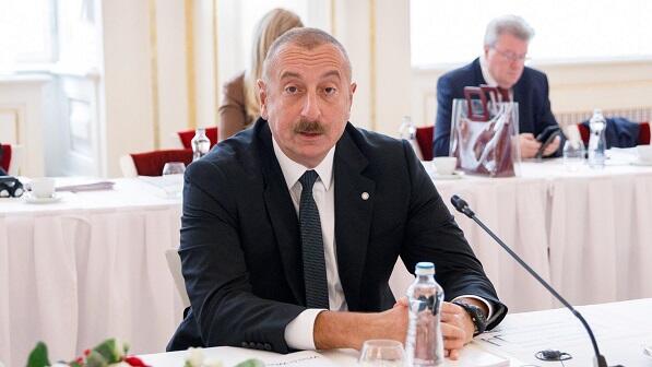 Ильхам Алиев выступает на заседании - Прямой эфир