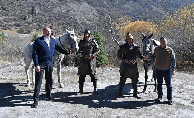 Əliyev və Japarov mədəni proqramda - Foto