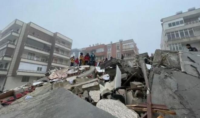 Число жертв землетрясения в Турции возросло до 9 057