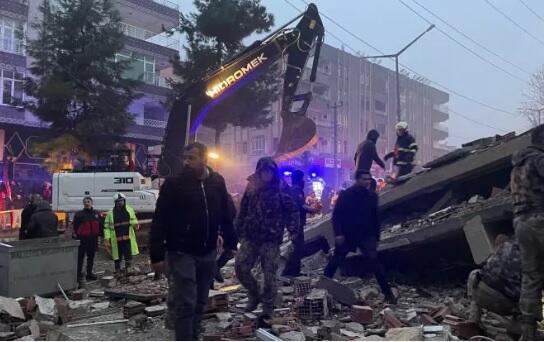 Моменты страшного землетрясения в Турции - Видео