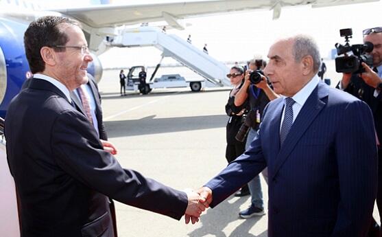 Президент Израиля прибыл в Азербайджан