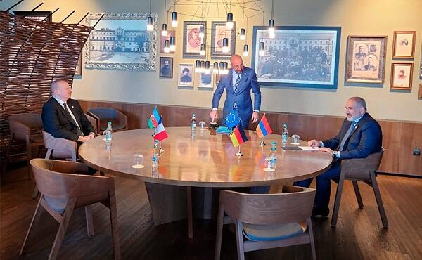 Aliyev's informal meeting with Pashinyan and Michel began -