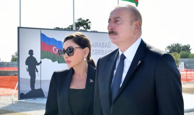 Президент и Первая леди посетили Парк Победы - Фото